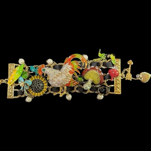 BETSEY JOHNSON BRACELET - Picture 5 of 5